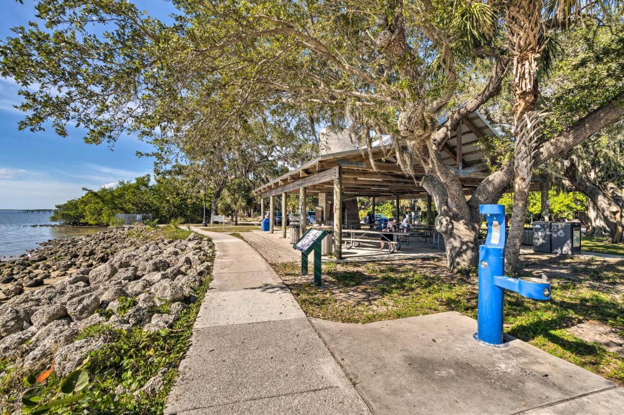 Tropical Port Charlotte Cottage - Walk To Bay! Exterior photo